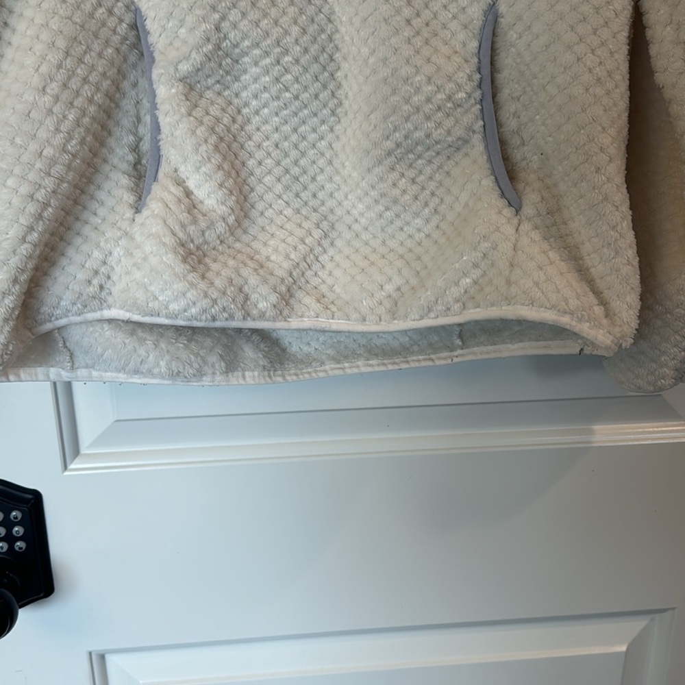 Eddie Bauer Women’s heavy fleece (waffle pattern) pullover. Size Medium - Picture 7 of 16